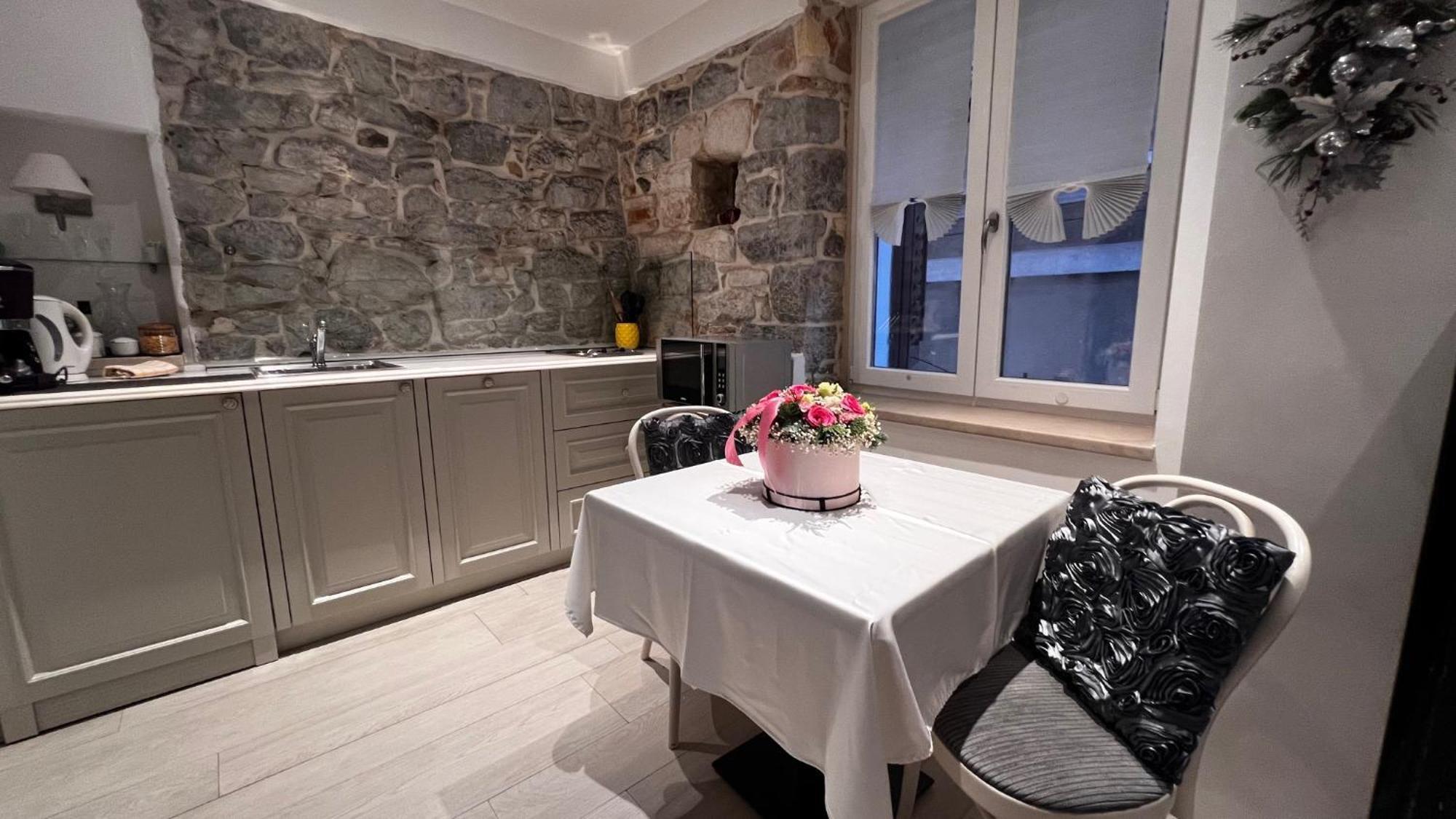 Romantic Apartment Lovran - 4 Stars Buitenkant foto